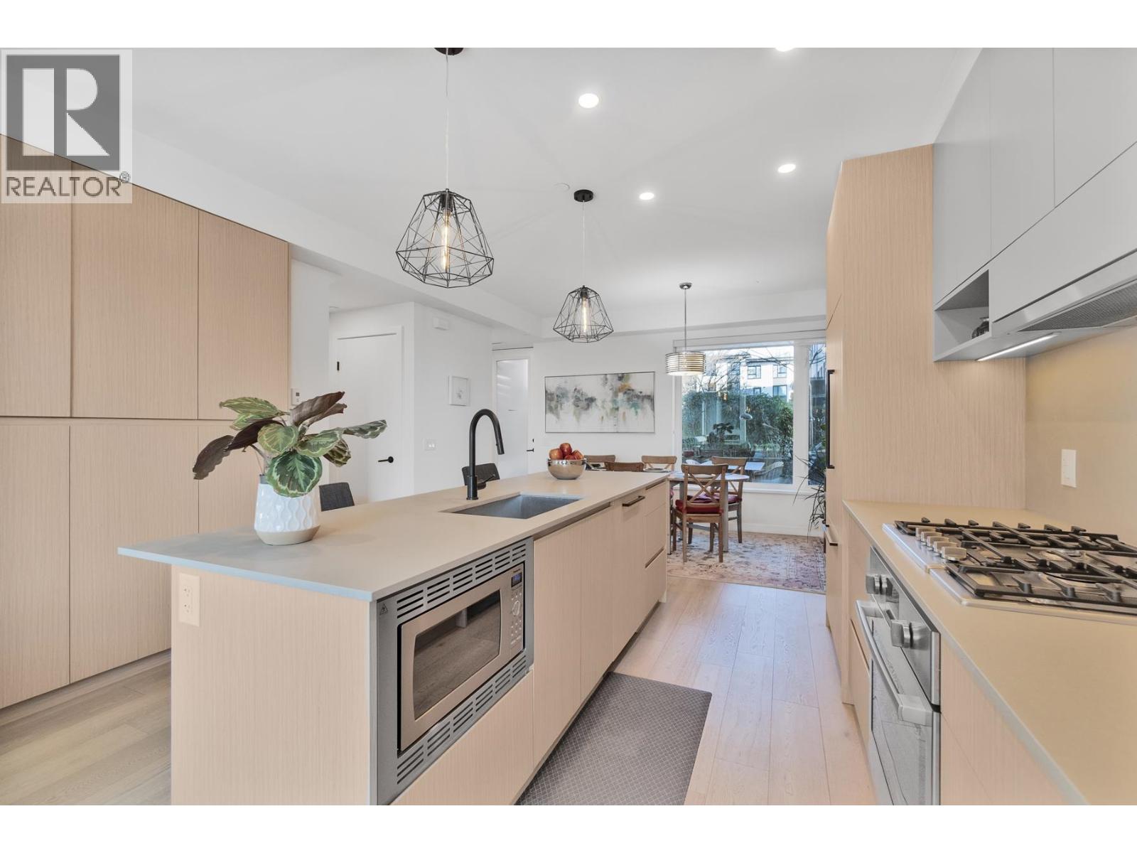 11 528 E 2ND STREET, North Vancouver