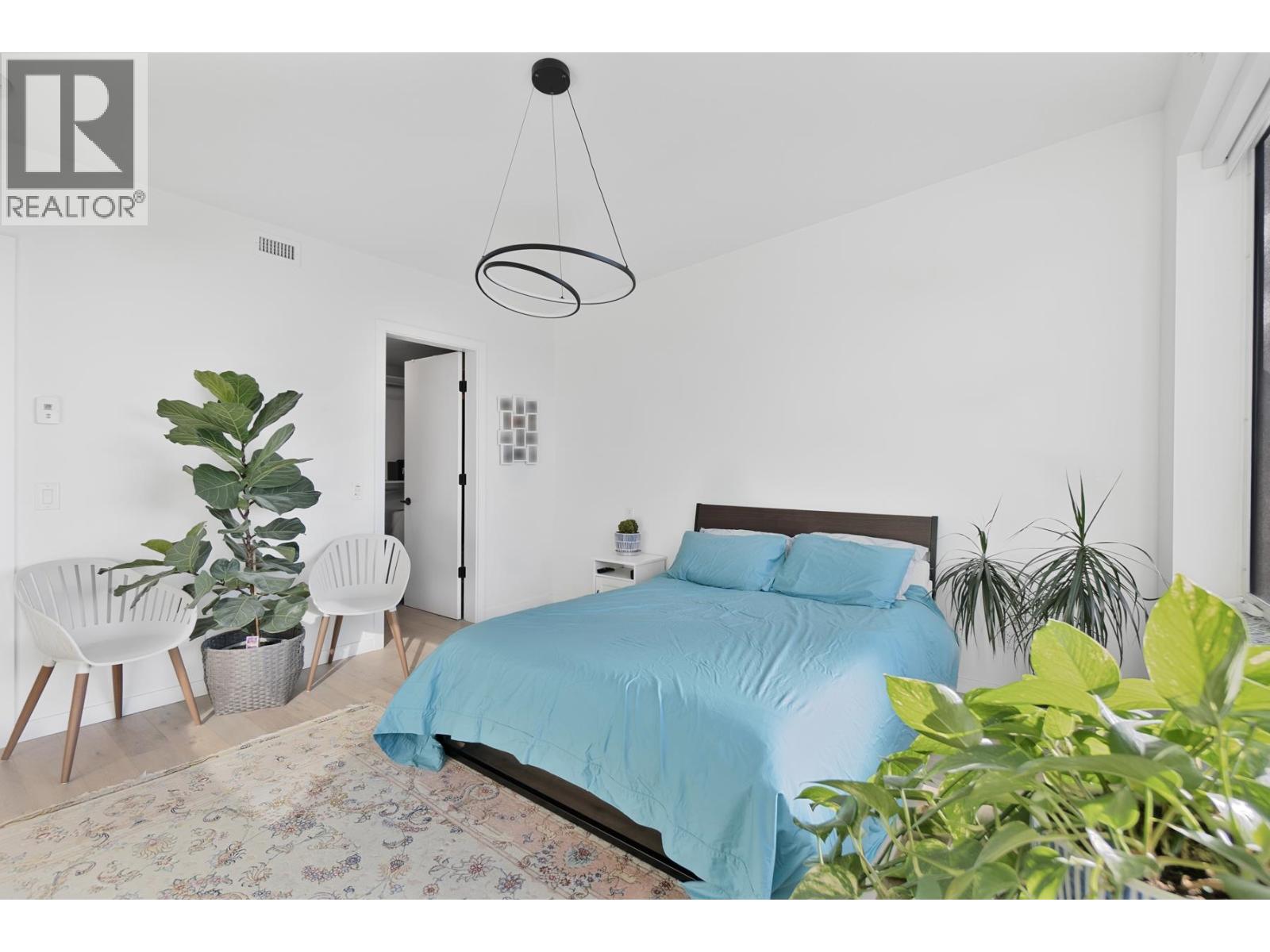 11 528 E 2ND STREET, North Vancouver