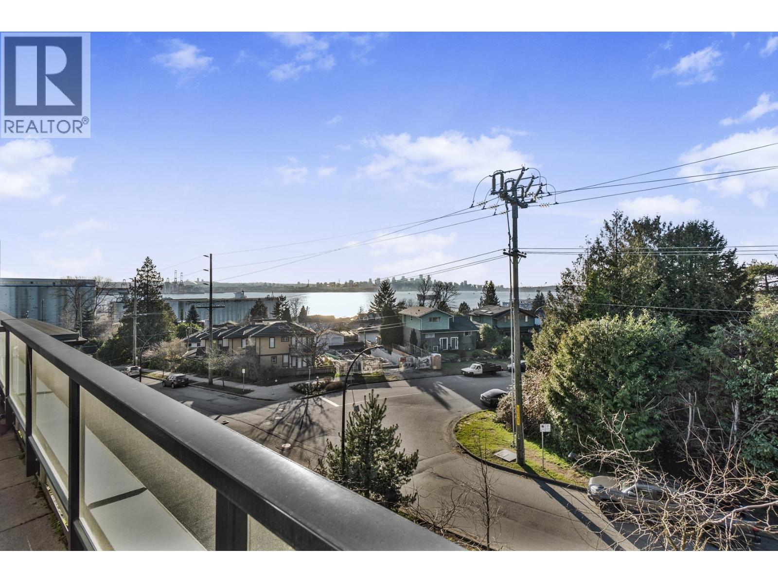 11 528 E 2ND STREET, North Vancouver