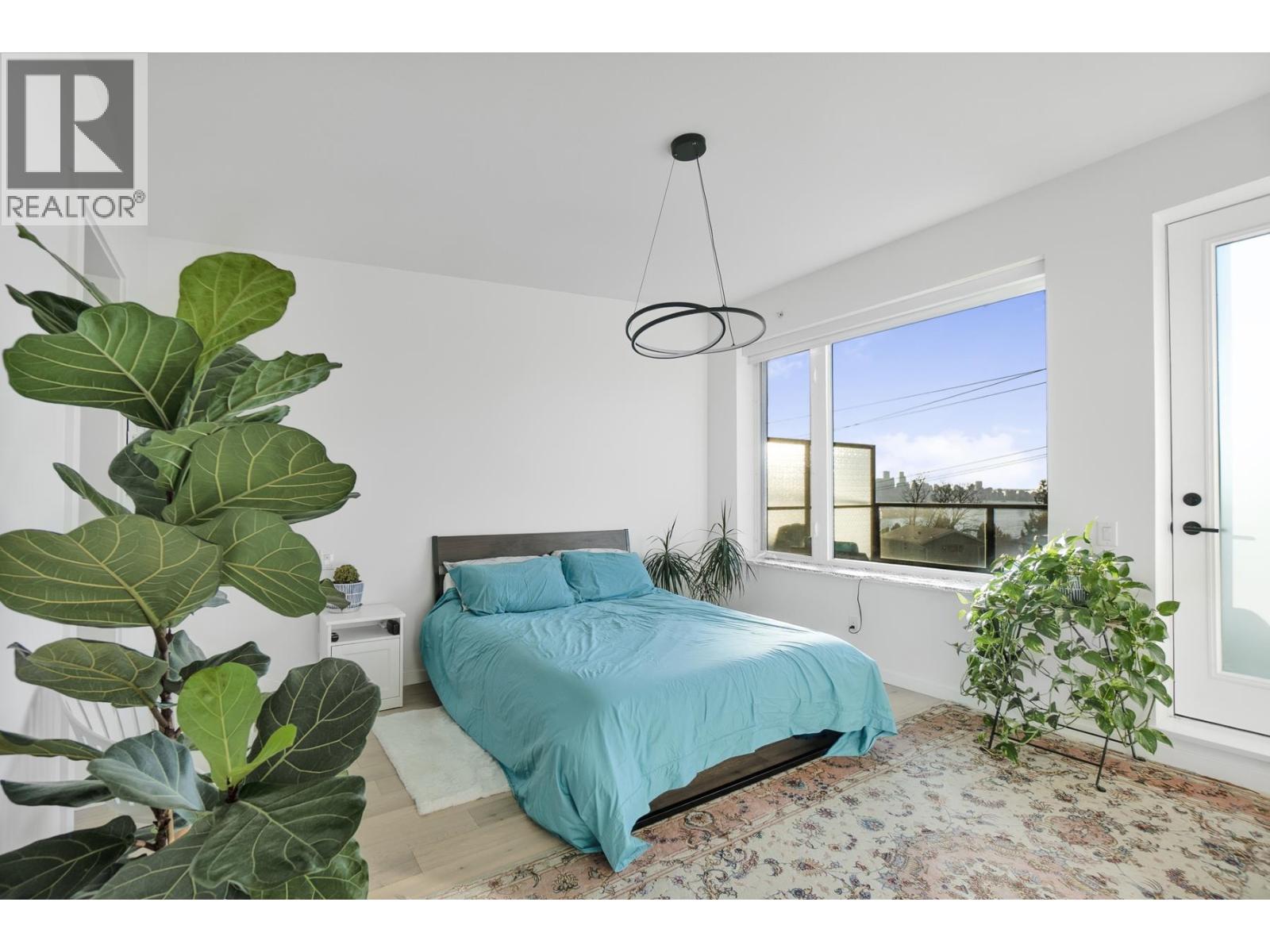 11 528 E 2ND STREET, North Vancouver