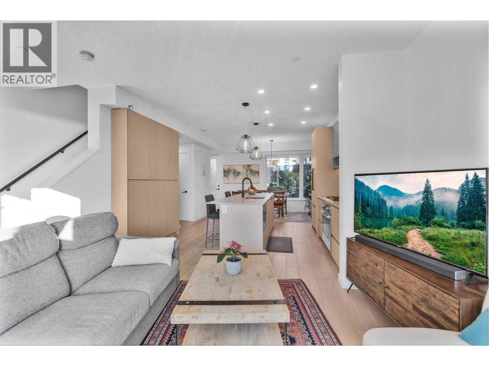 11 528 E 2ND STREET, North Vancouver