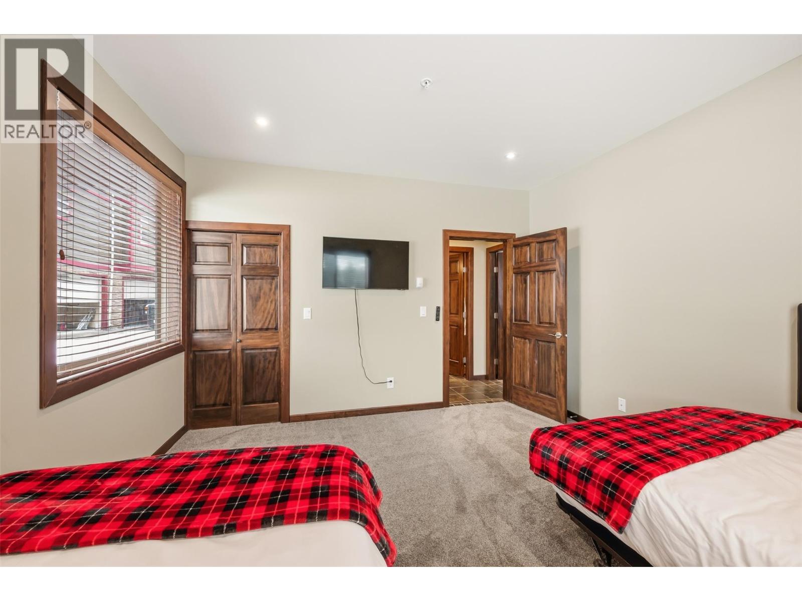 #31 360 STRAYHORSE ROAD - 39