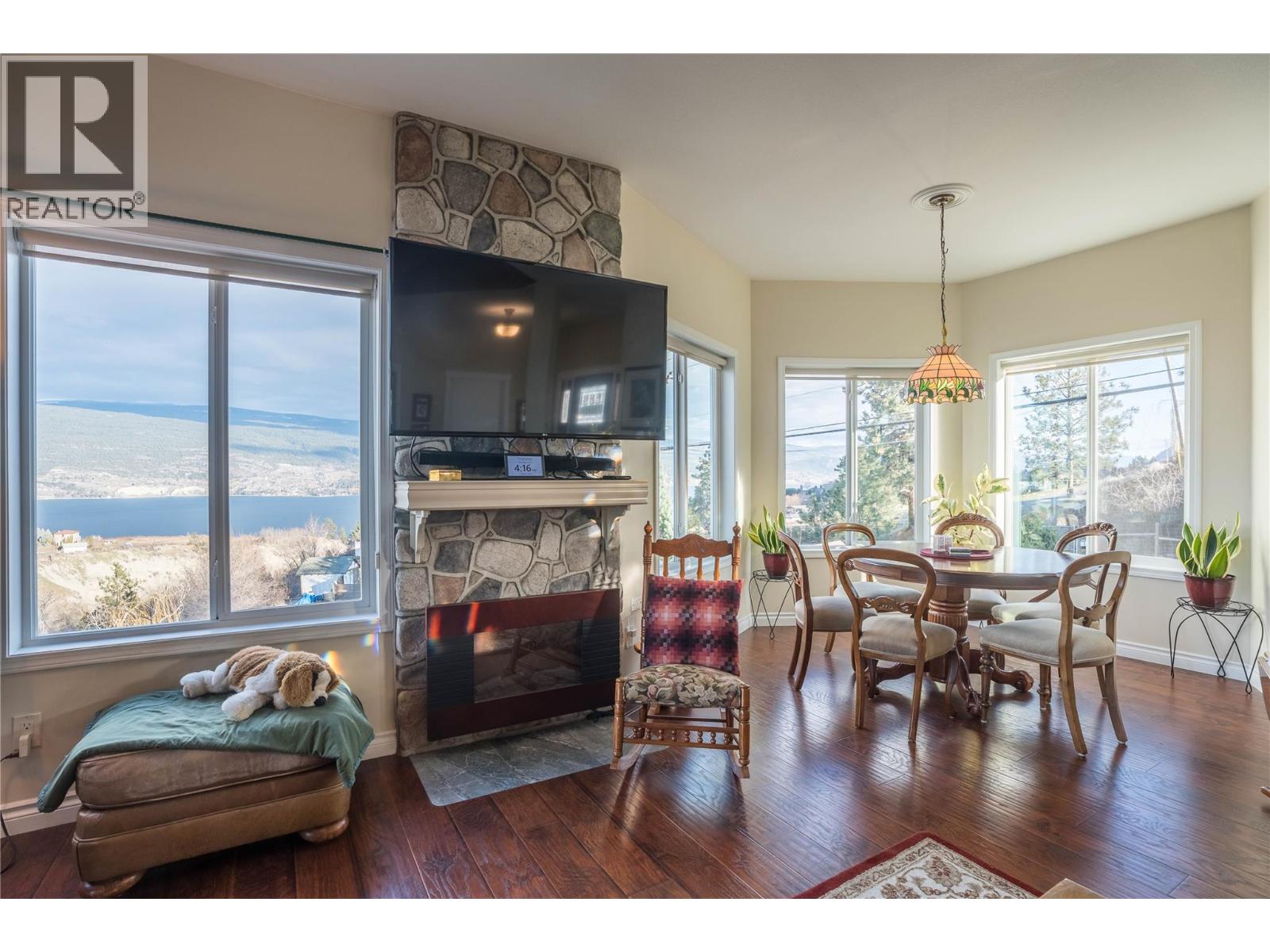 7118 Hespeler Road, Summerland