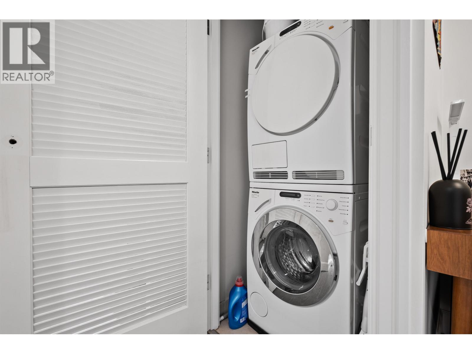 493 BROUGHTON STREET, Vancouver