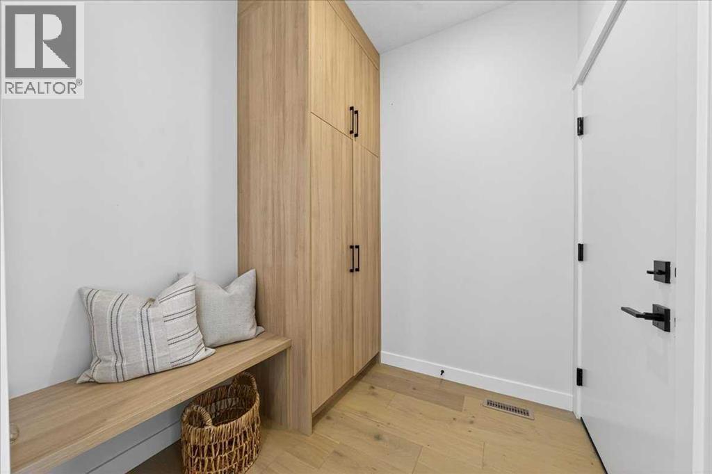 
          7 Lakewood Point
            <br/>
            <span>Strathmore</span>
            , 
            <span>AB</span>
             <span>T1P0G7</span>
         - Photo 7