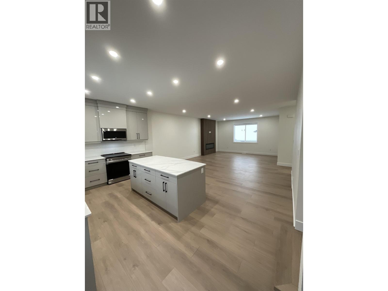 1302 2395 ROWE STREET, Prince George