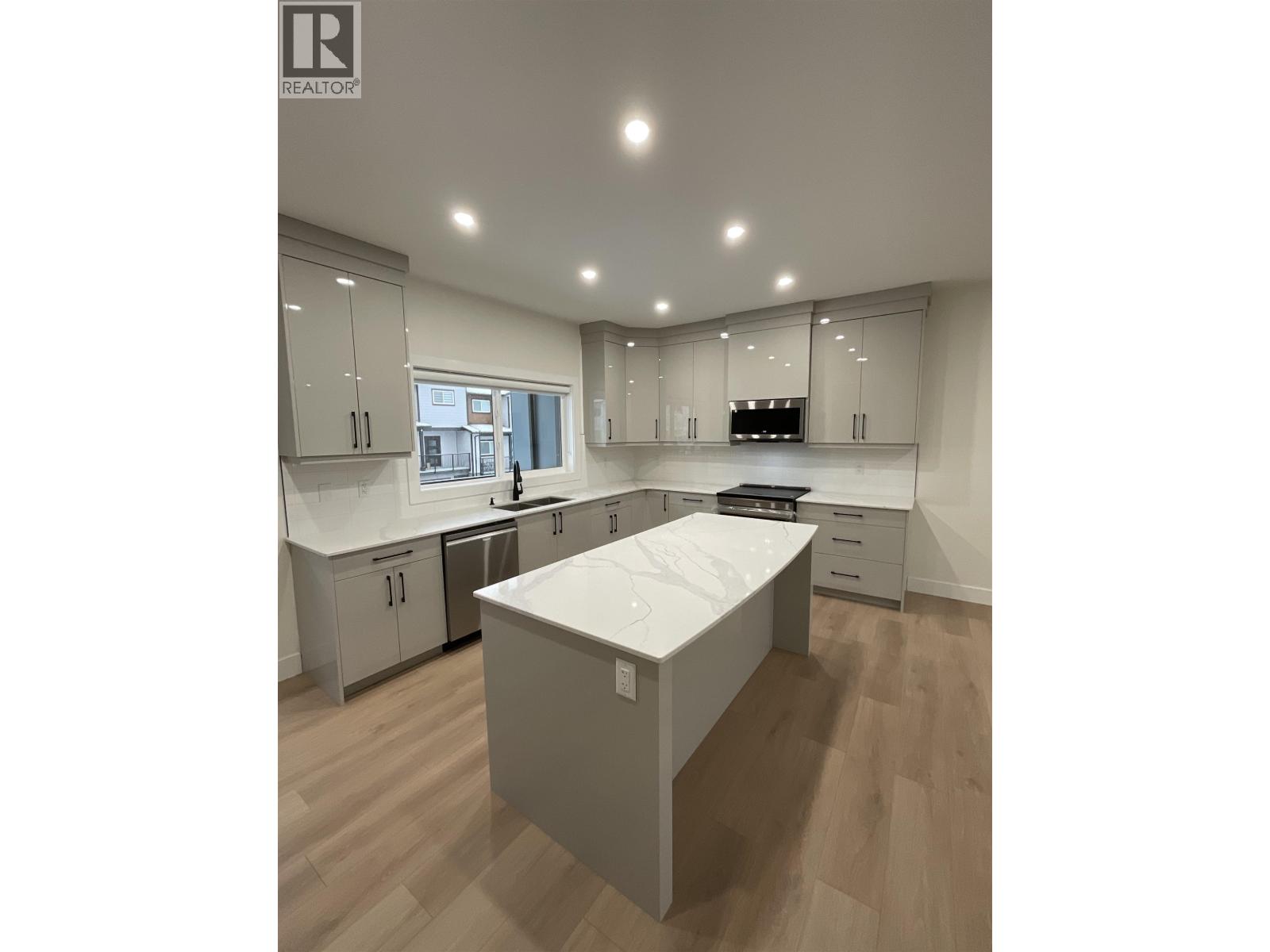 1302 2395 ROWE STREET, Prince George