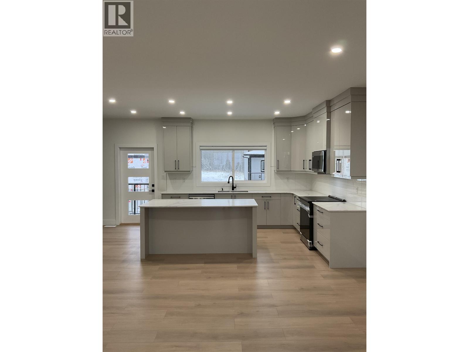 1302 2395 ROWE STREET, Prince George