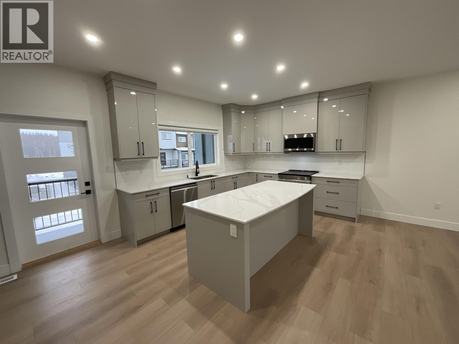 1302 2395 ROWE STREET, Prince George