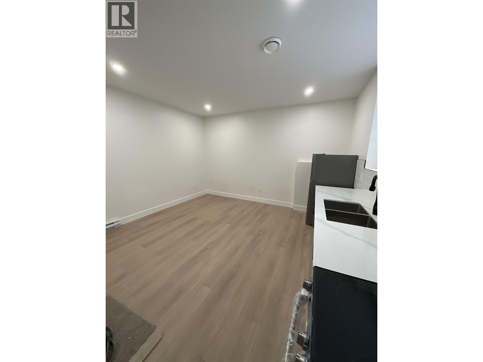 #1302 2395 ROWE STREET - 27