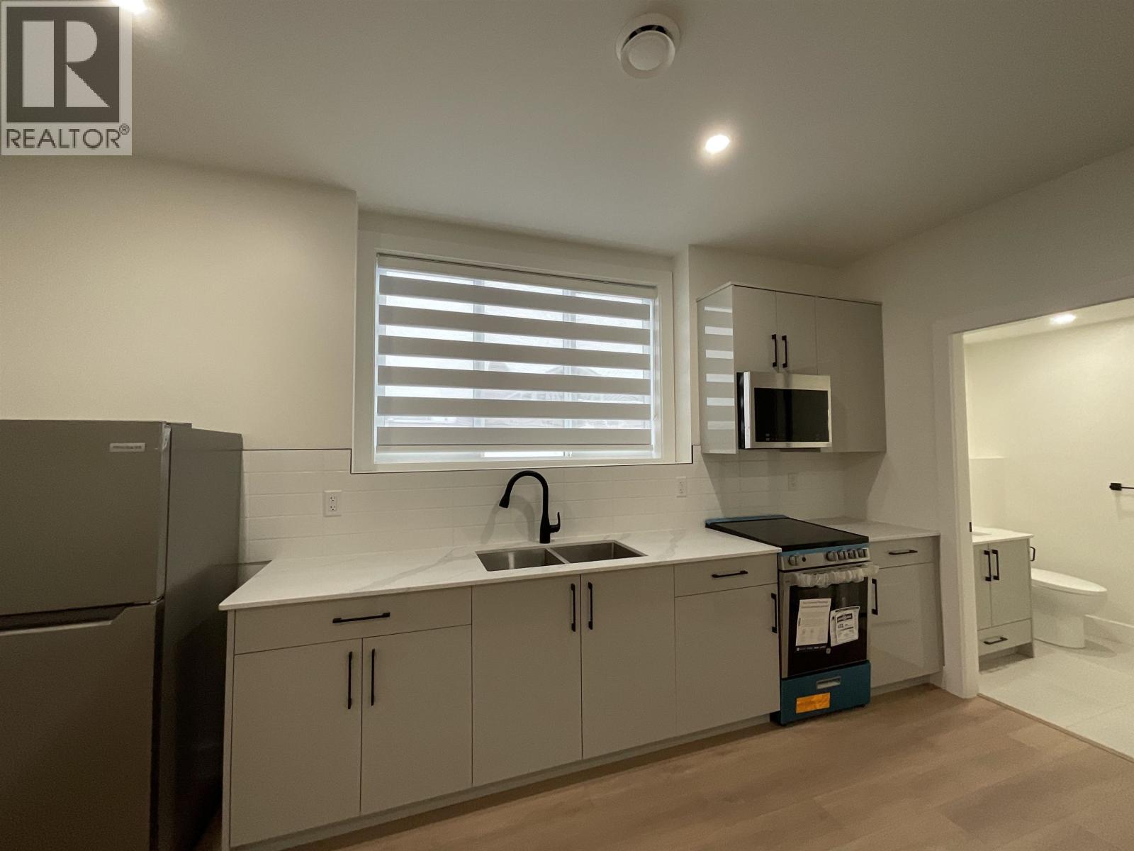 #1302 2395 ROWE STREET - 30