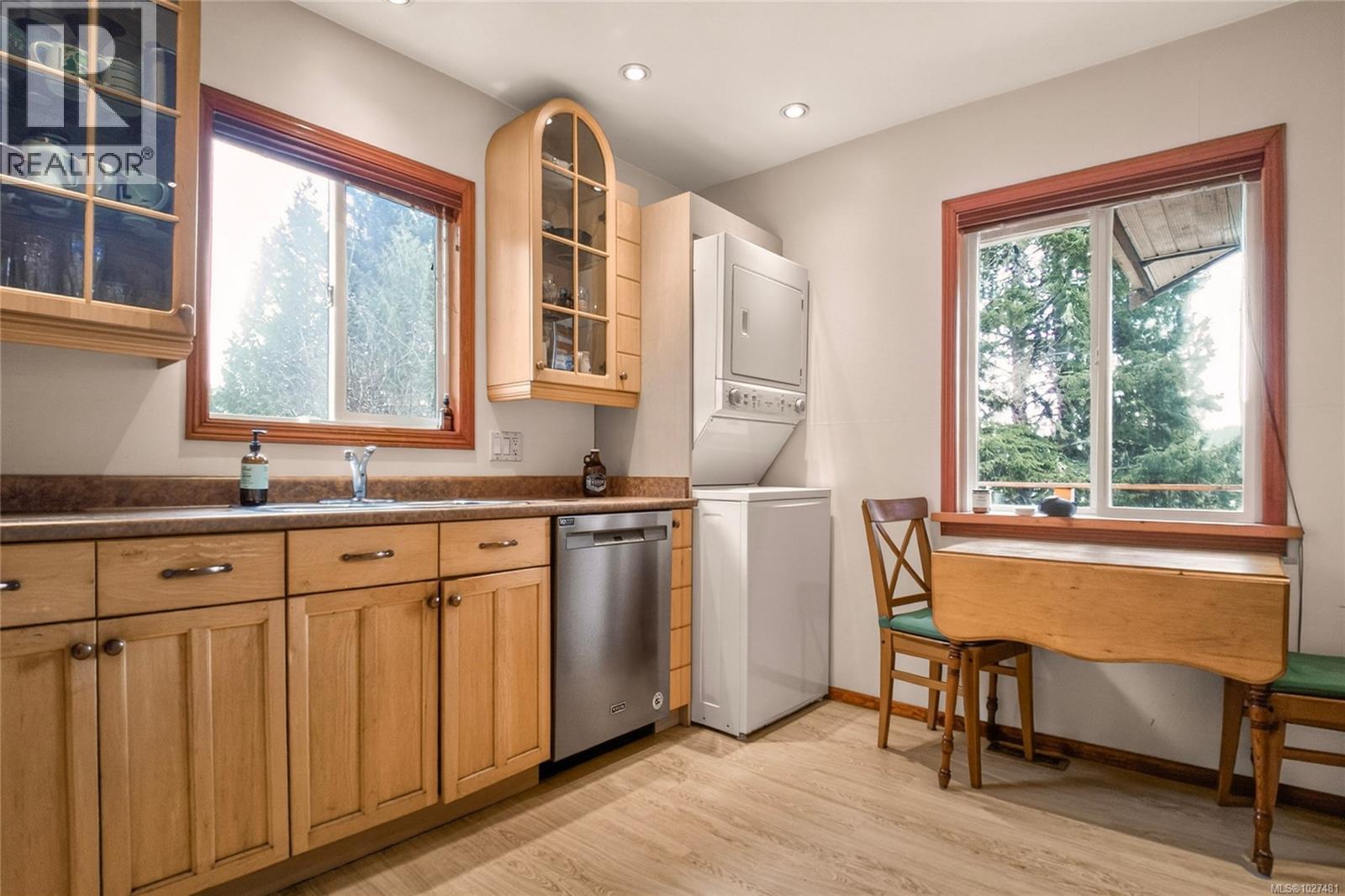 212 Albion Cres, Ucluelet