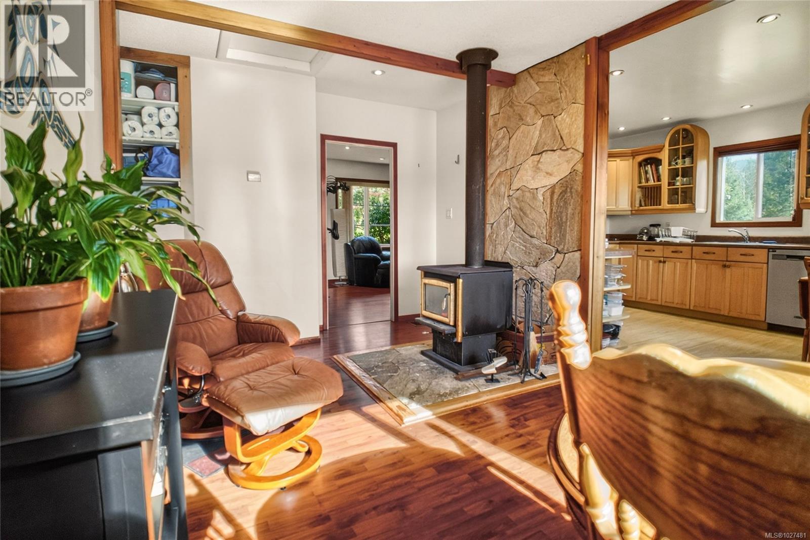 212 Albion Cres, Ucluelet