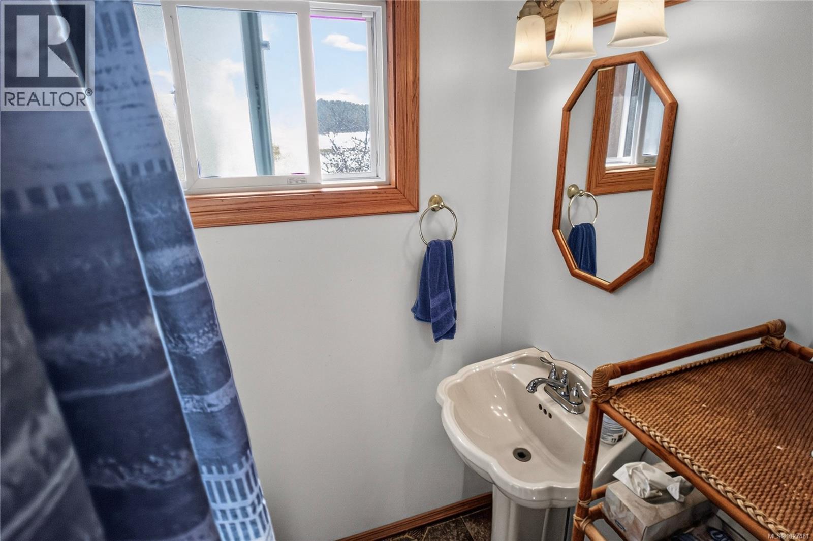 212 Albion Cres, Ucluelet