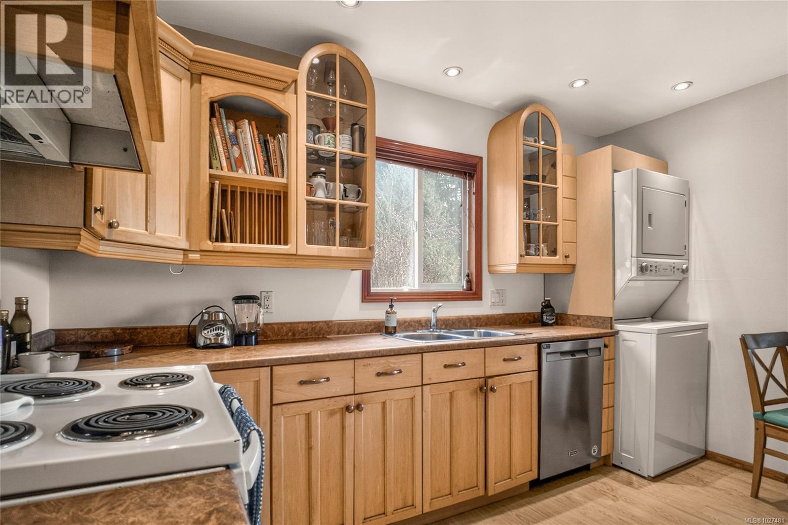 212 Albion Cres, Ucluelet