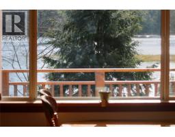 212 Albion Cres, Ucluelet, BC V0R3A0 Photo 13