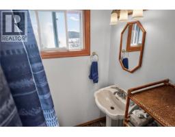 212 Albion Cres, Ucluelet, BC V0R3A0 Photo 25