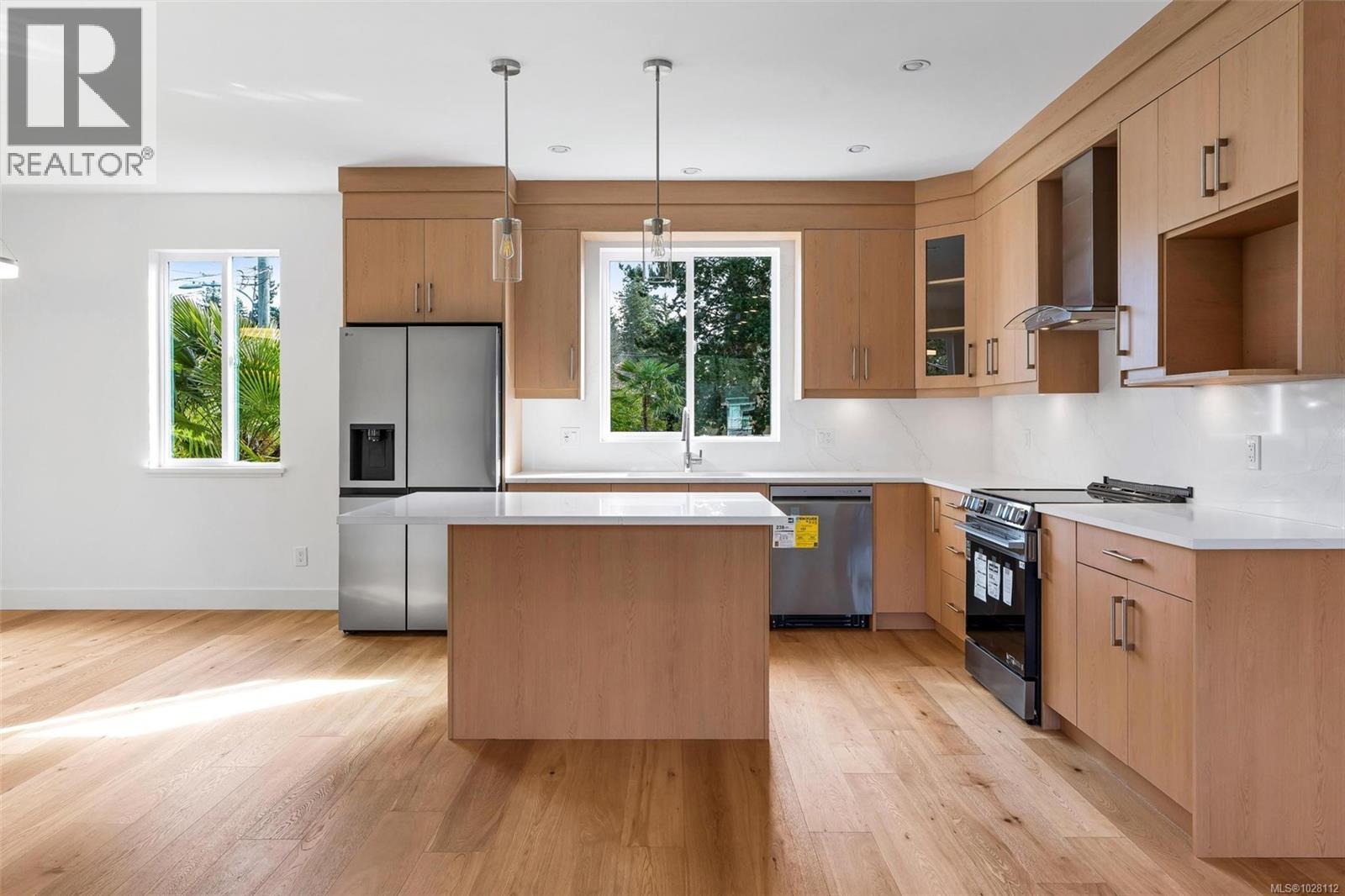 4 1559 Ash Road, Saanich