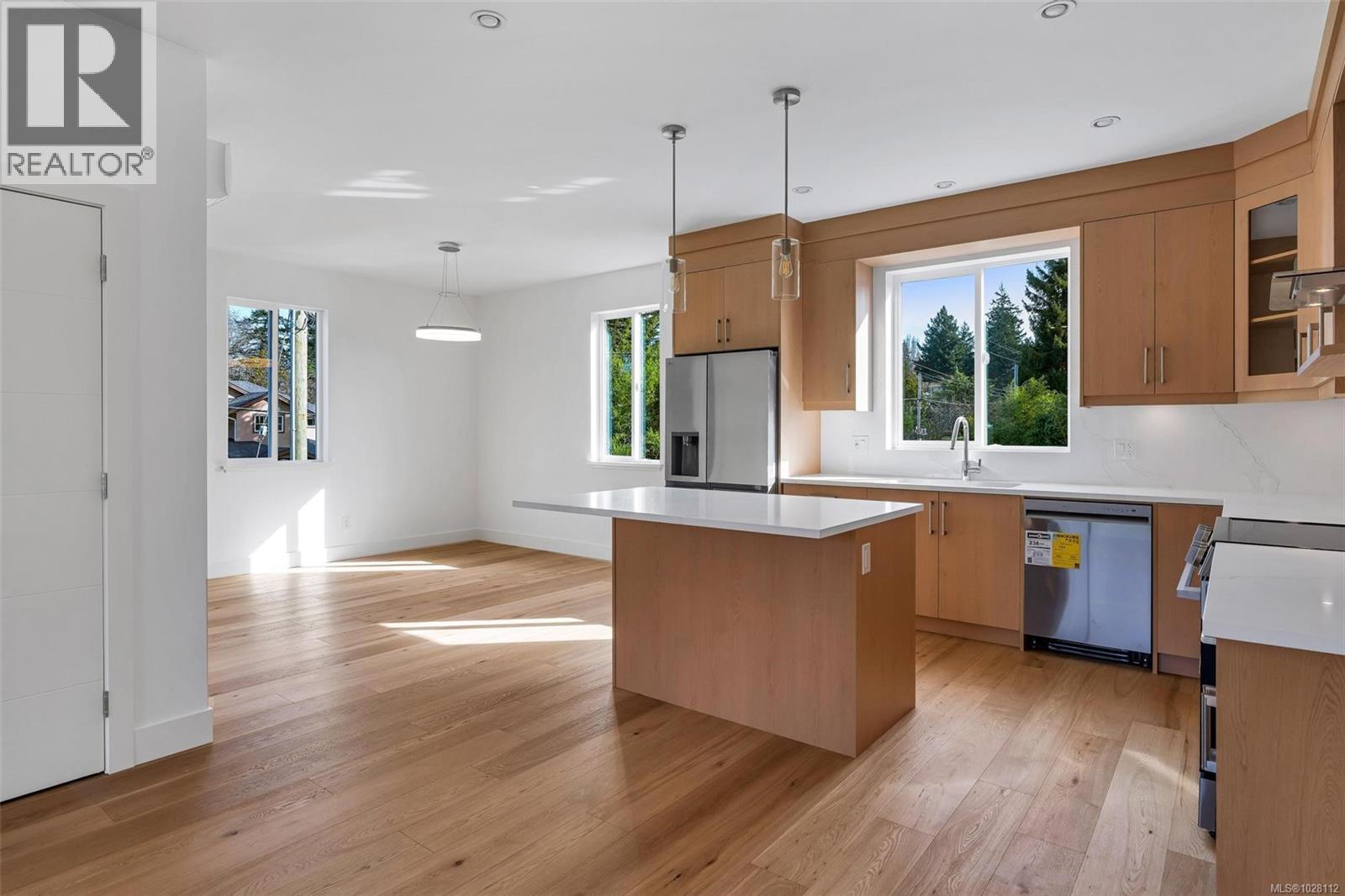 4 1559 Ash Road, Saanich