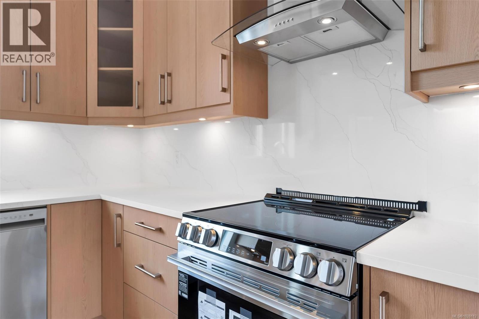 4 1559 Ash Road, Saanich