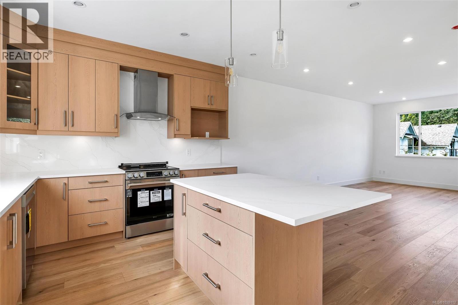 4 1559 Ash Road, Saanich