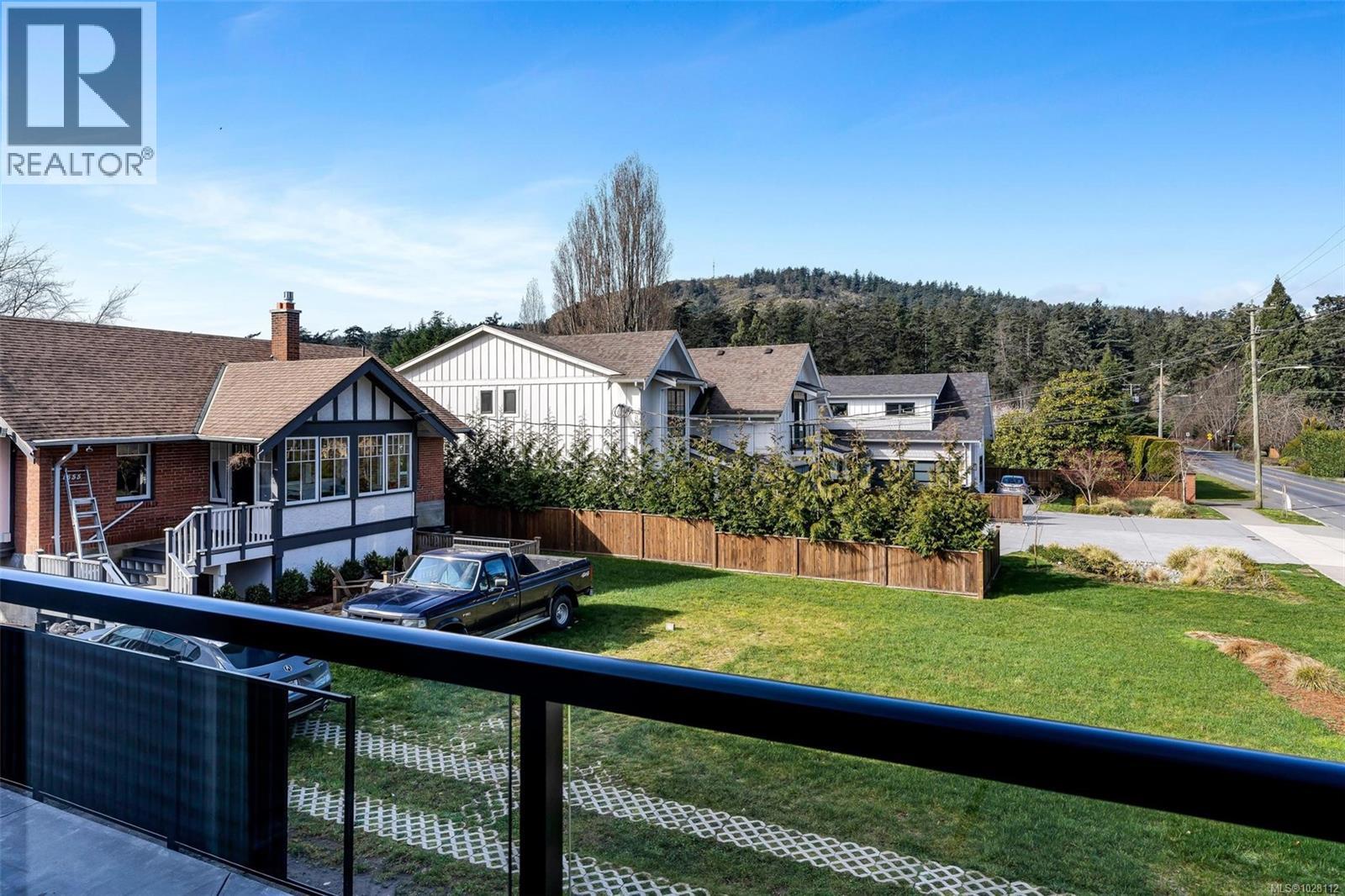 4 1559 Ash Road, Saanich