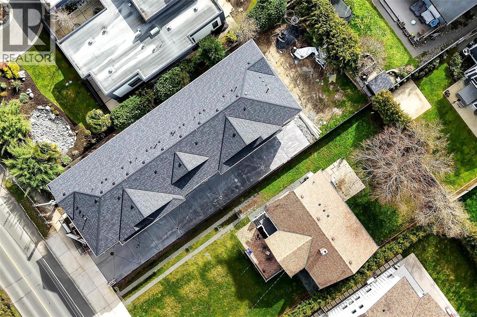 4 1559 Ash Road, Saanich