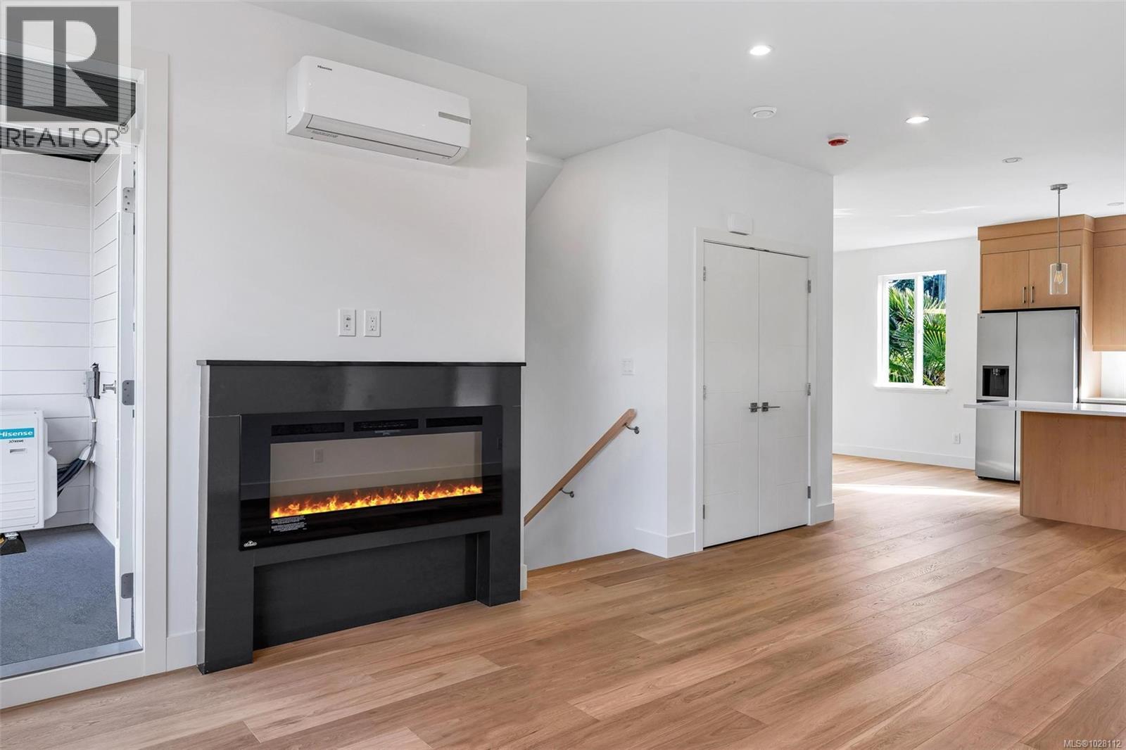 4 1559 Ash Road, Saanich