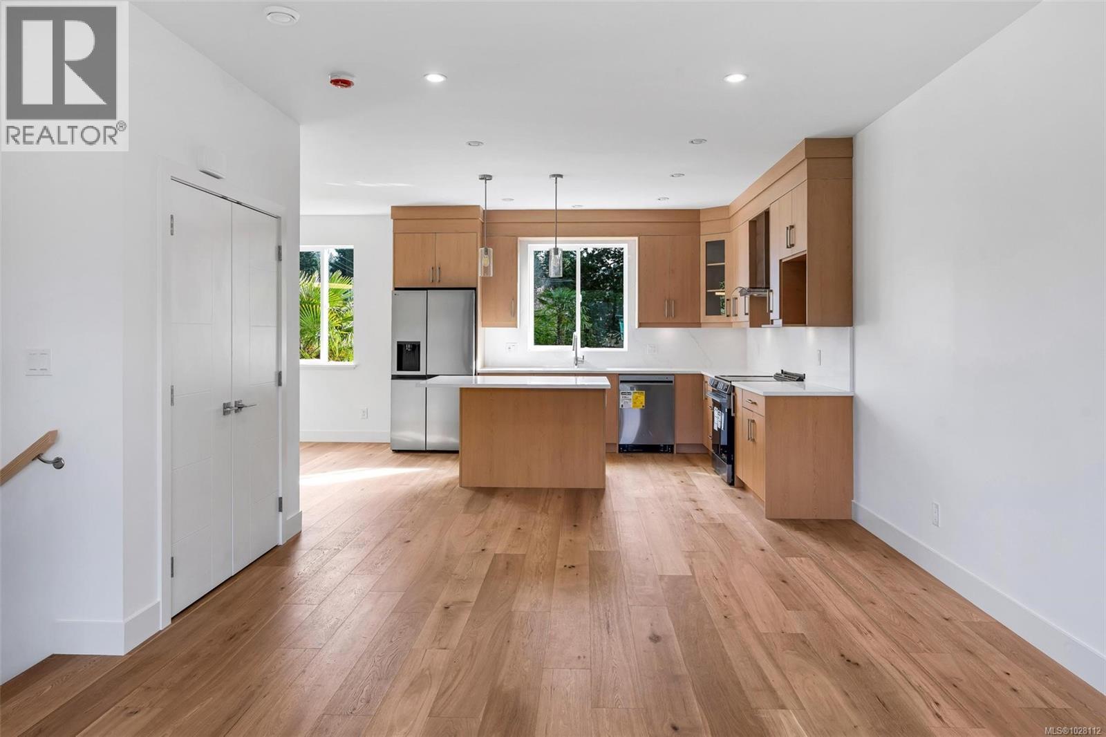 4 1559 Ash Road, Saanich