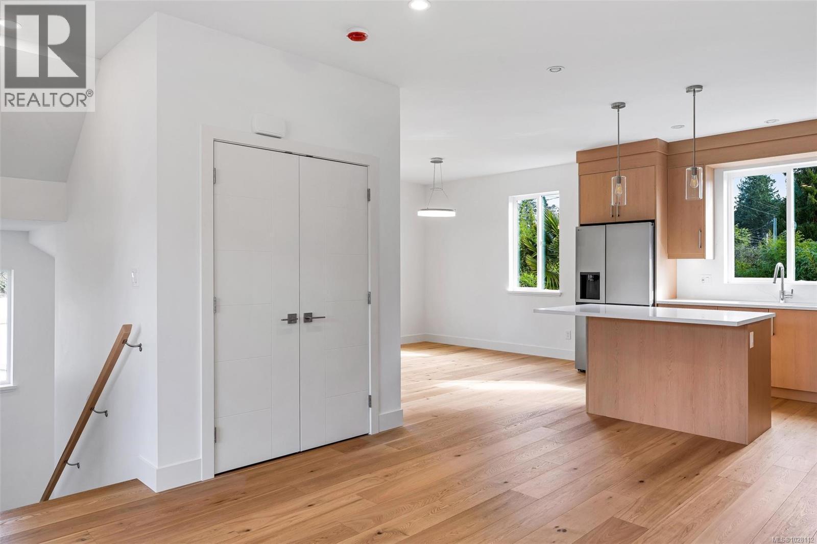 4 1559 Ash Road, Saanich