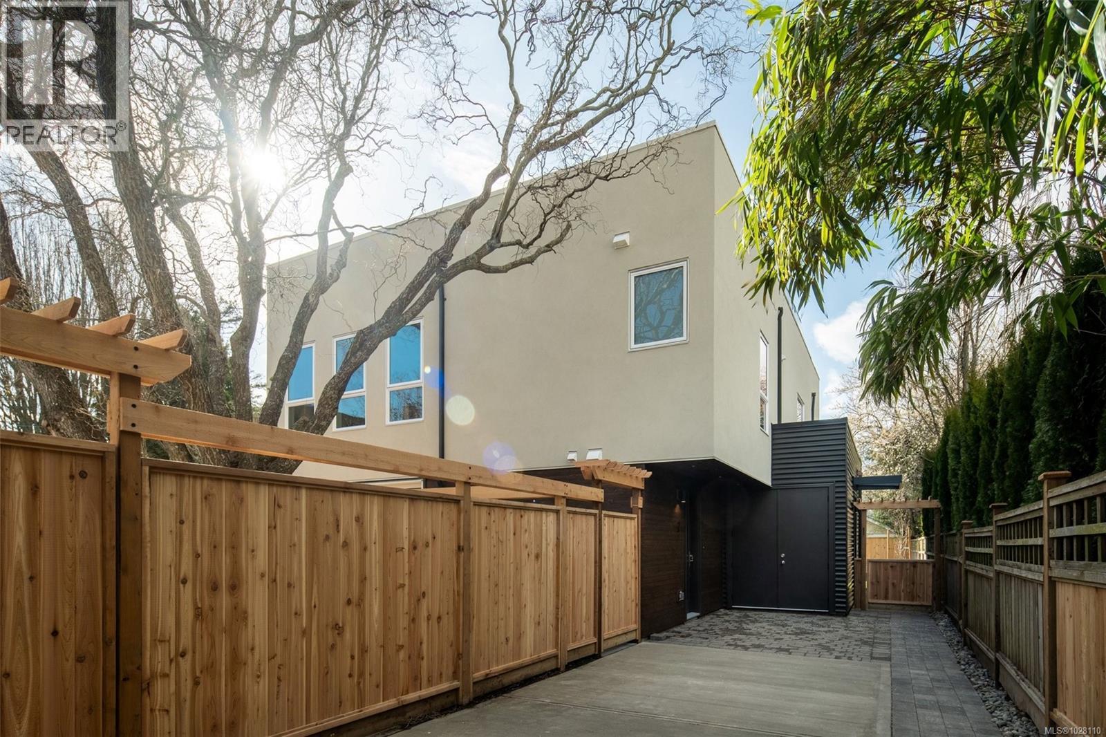 2 920 Island Road, Oak Bay