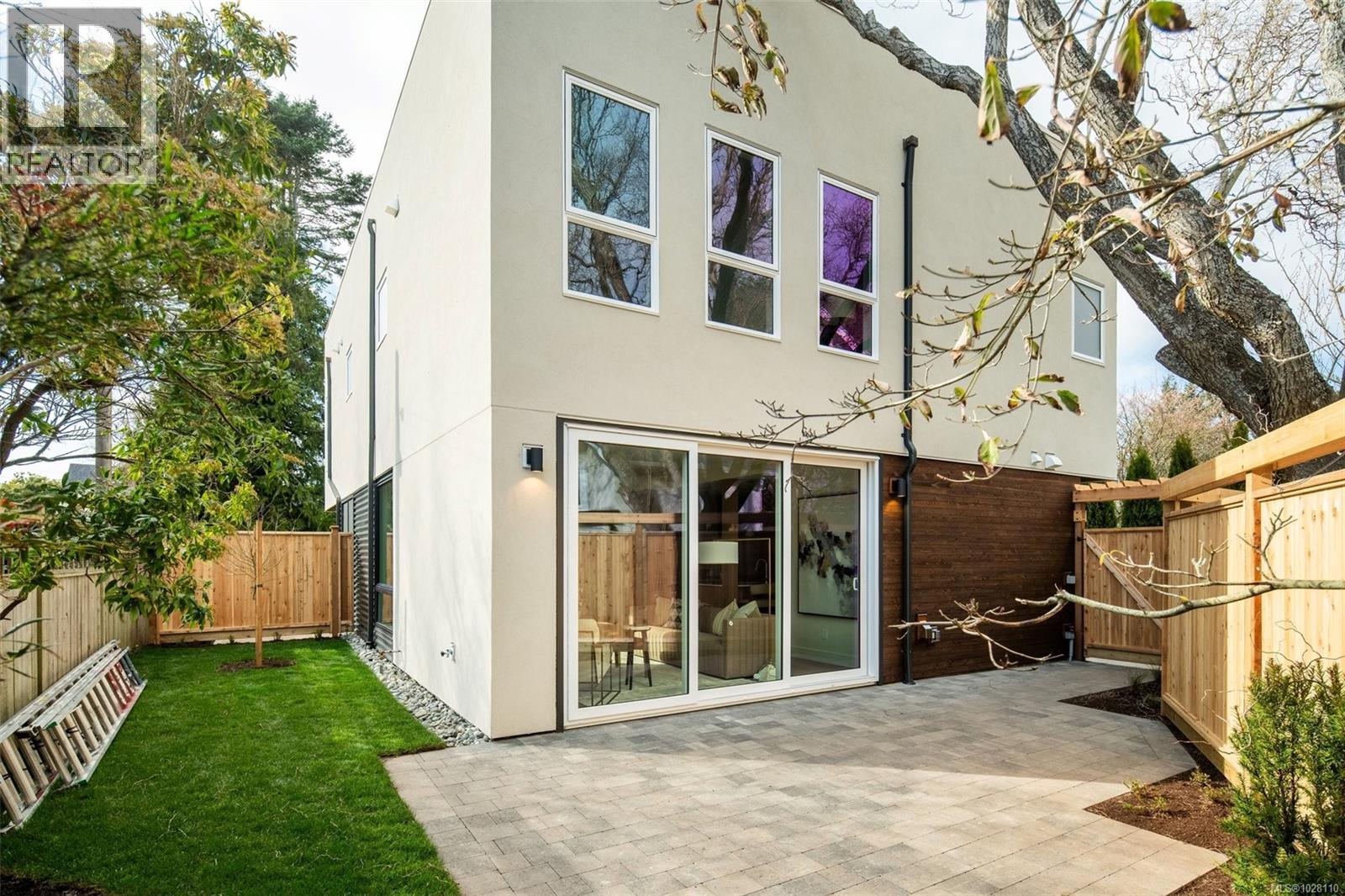 2 920 Island Road, Oak Bay