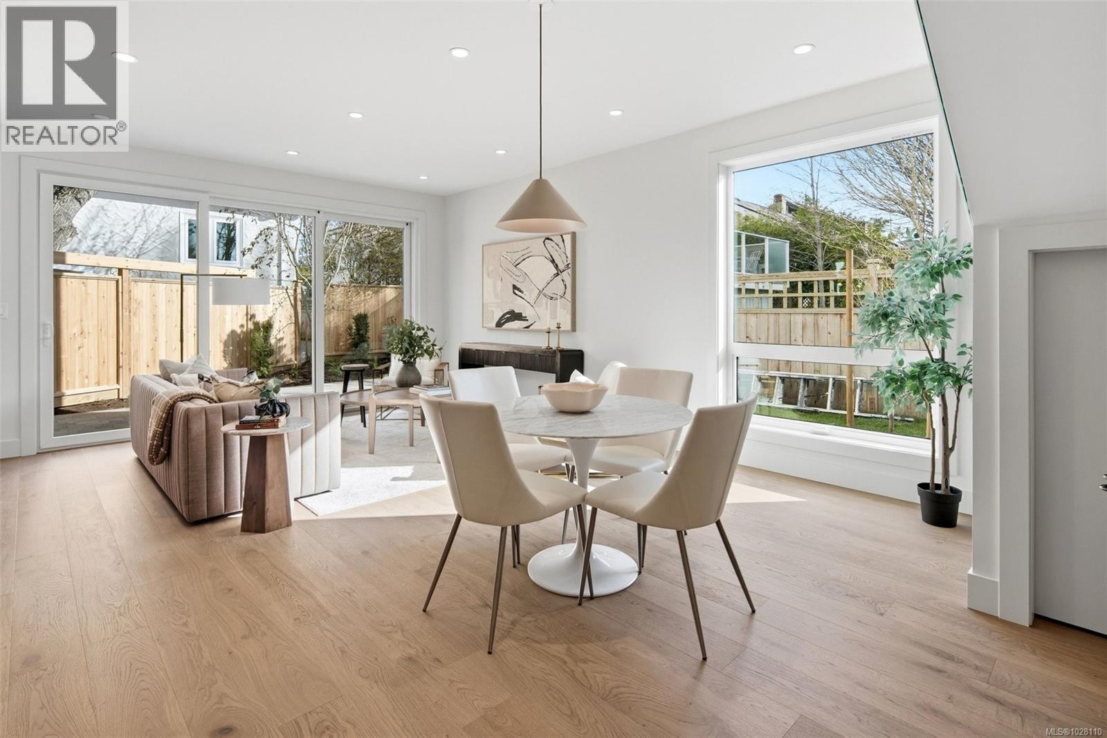 2 920 Island Road, Oak Bay