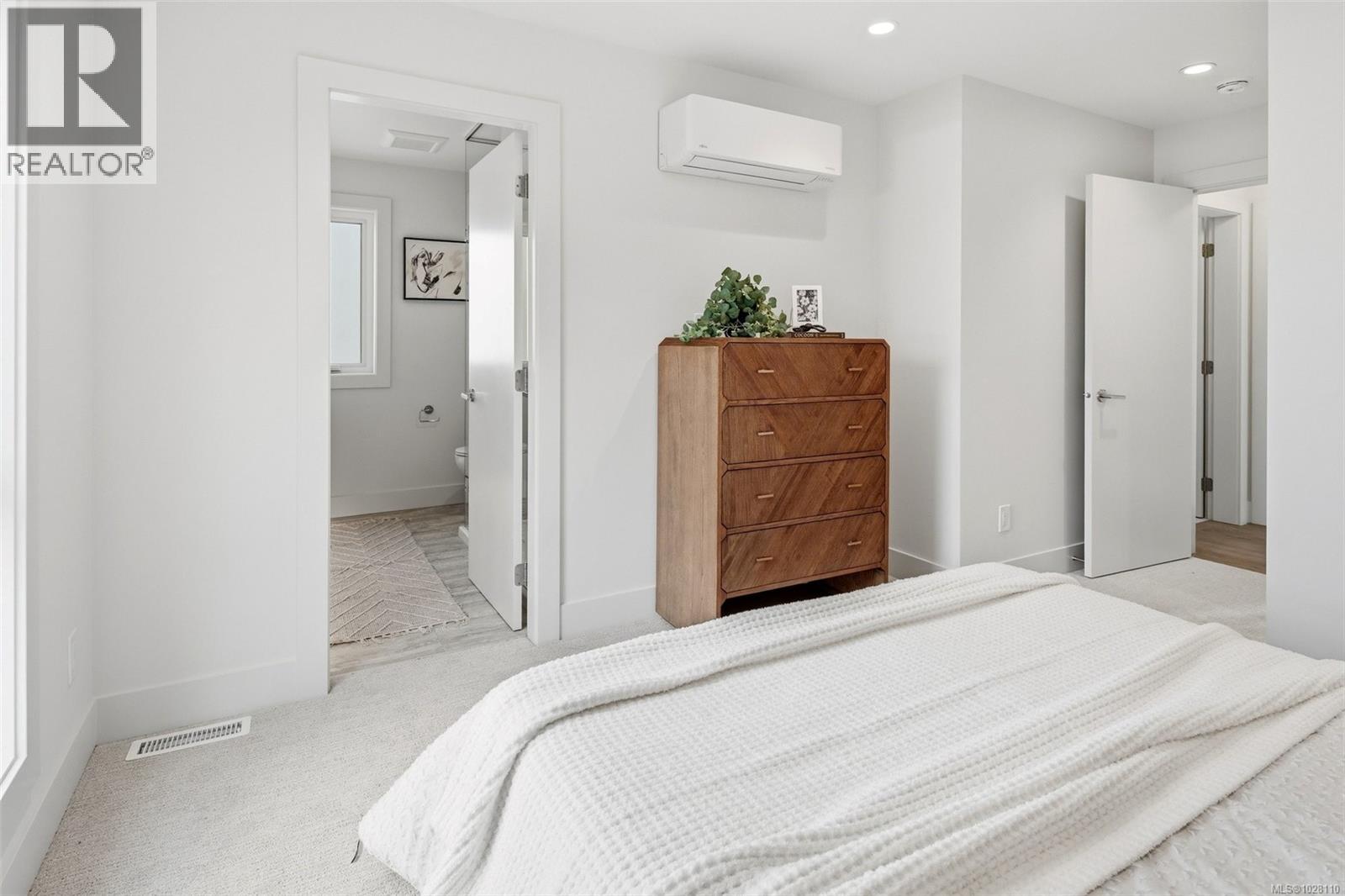 2 920 Island Road, Oak Bay