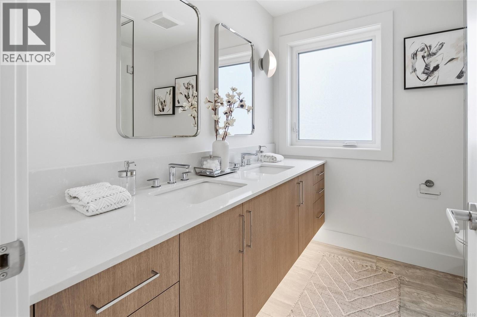 2 920 Island Road, Oak Bay