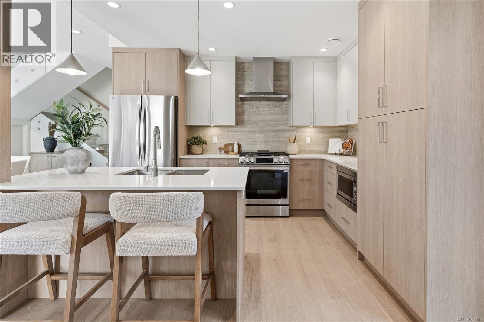 2 920 Island Road, Oak Bay