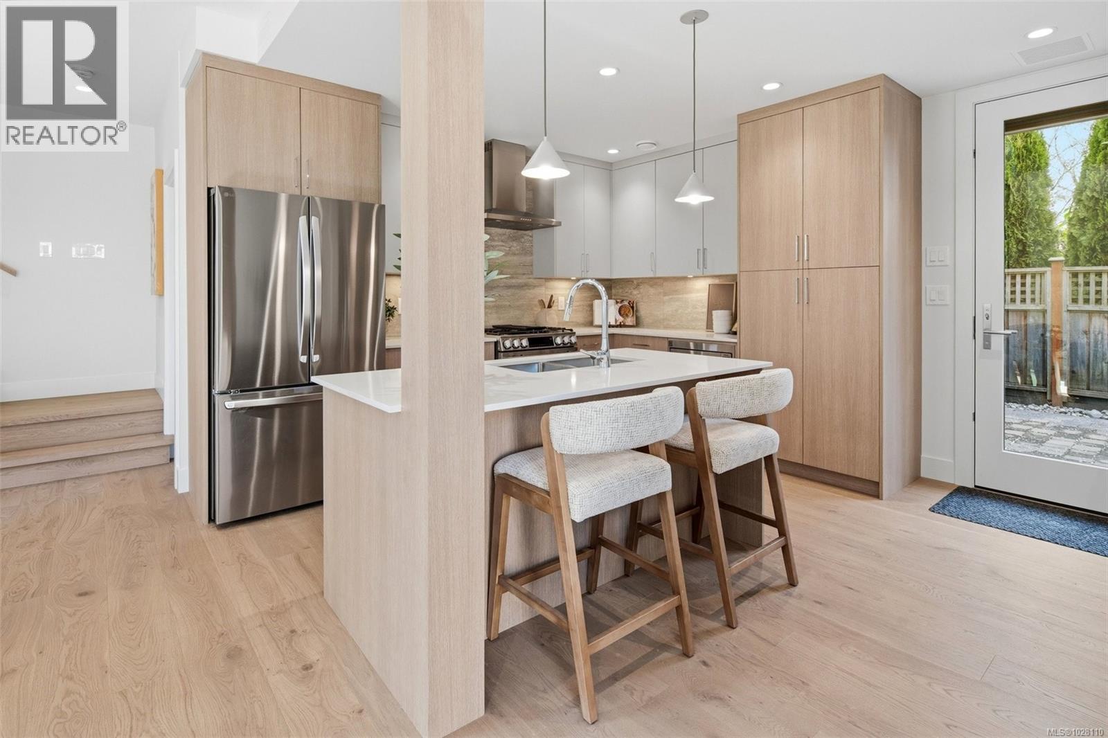 2 920 Island Road, Oak Bay