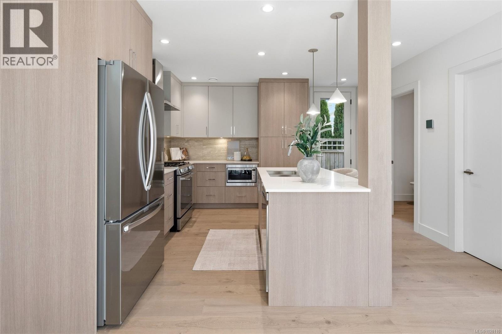 2 920 Island Road, Oak Bay