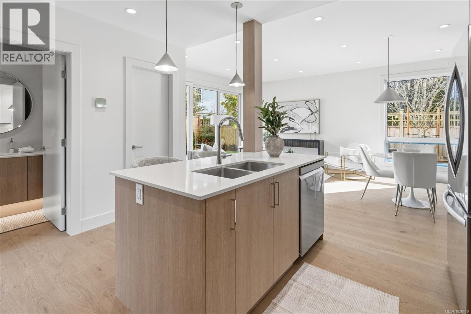 2 920 Island Road, Oak Bay