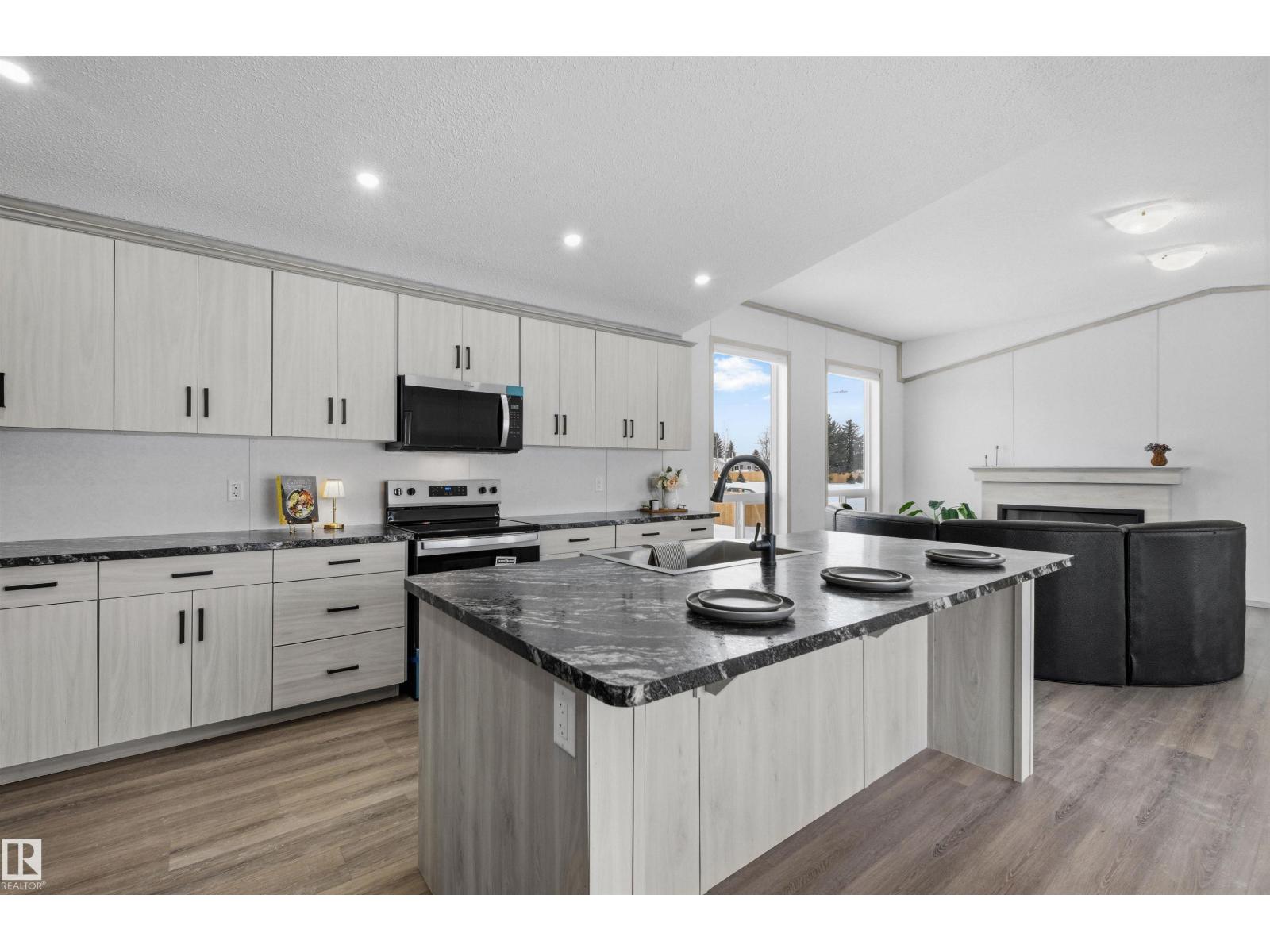 #323 305 Calahoo RD, Spruce Grove