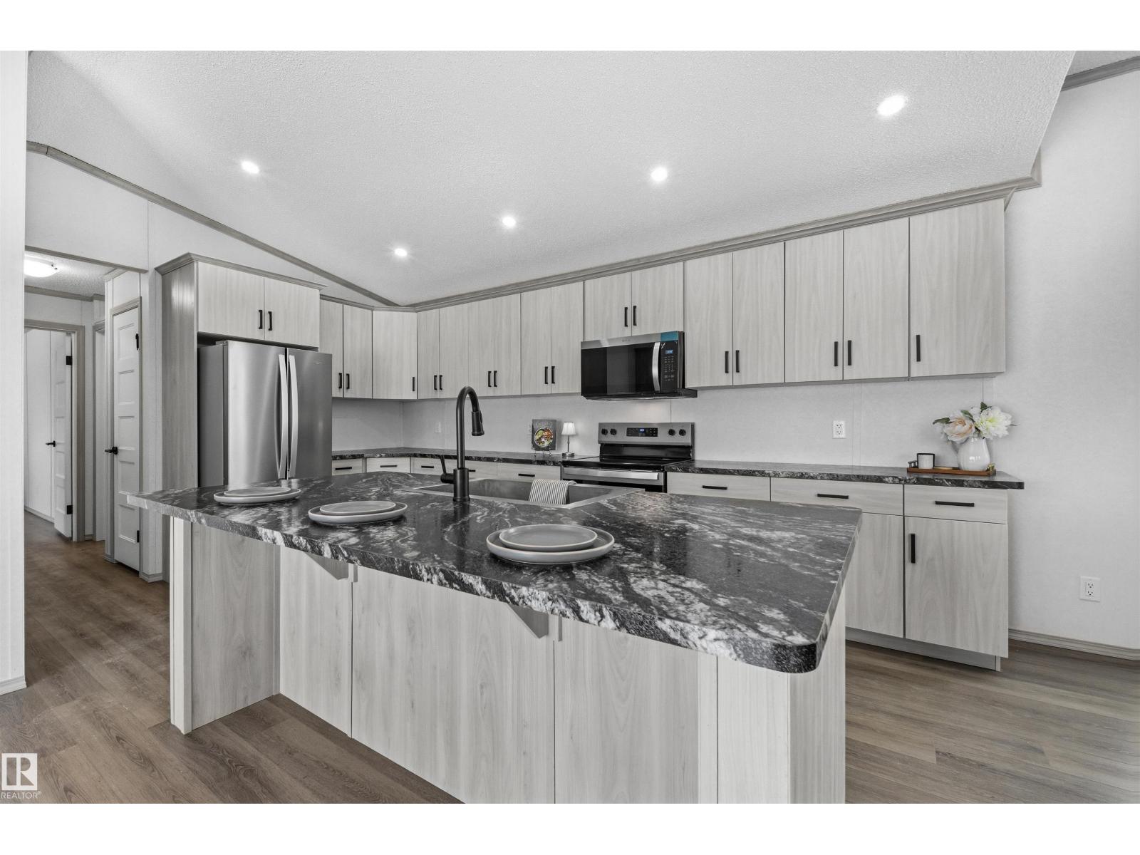 #323 305 Calahoo RD, Spruce Grove