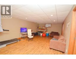 Kitchen - 922 Talbot Road E, Wheatley, ON N0P2P0 Photo 9