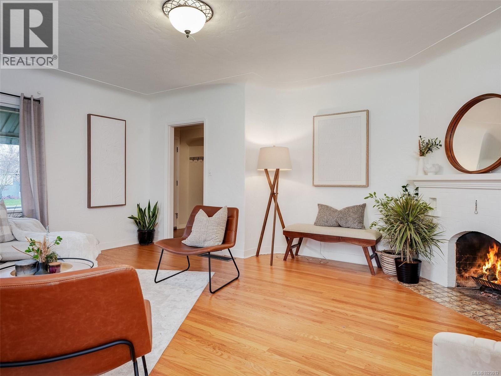 2659 Cadboro Bay Rd, Oak Bay