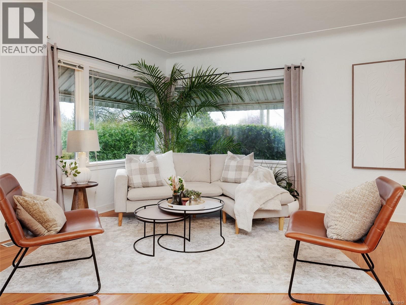 2659 Cadboro Bay Rd, Oak Bay