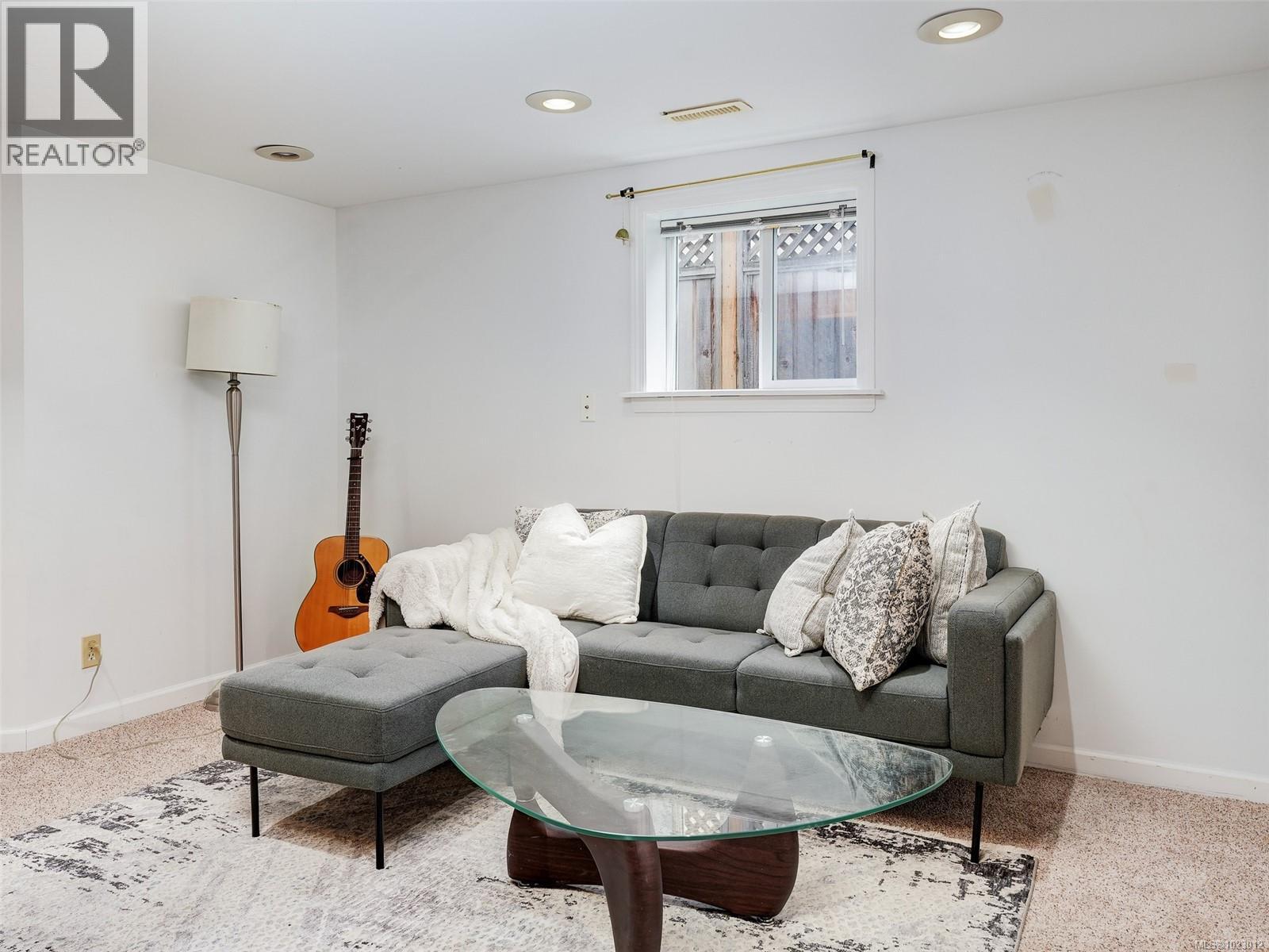 2659 Cadboro Bay Rd, Oak Bay