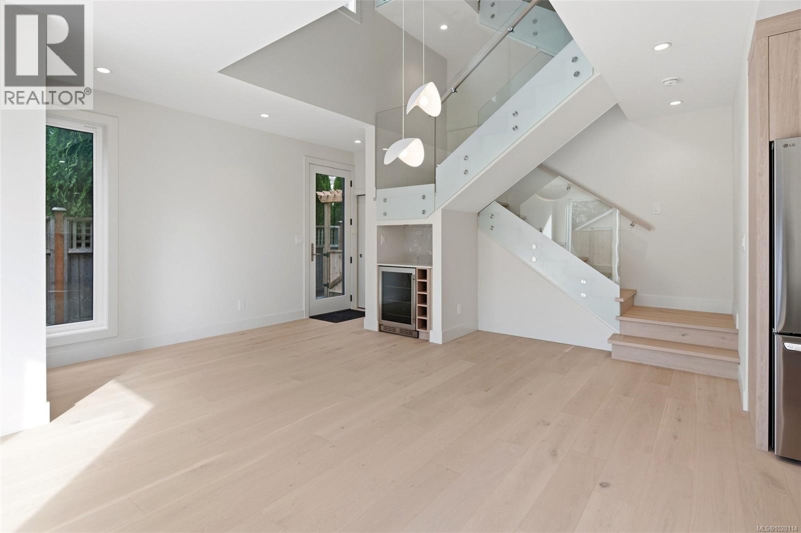 1 920 Island Road, Oak Bay