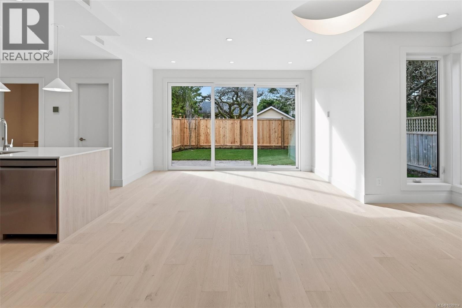 1 920 Island Road, Oak Bay