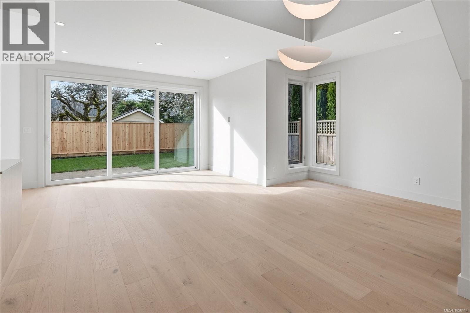 1 920 Island Road, Oak Bay