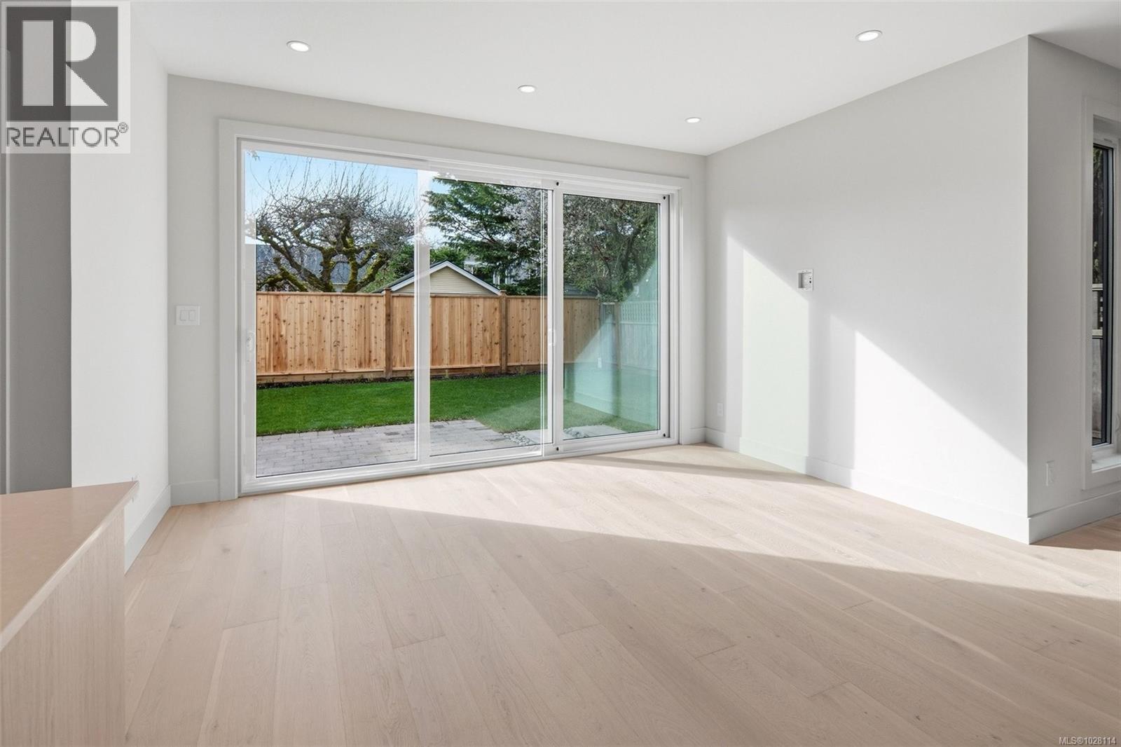 1 920 Island Road, Oak Bay