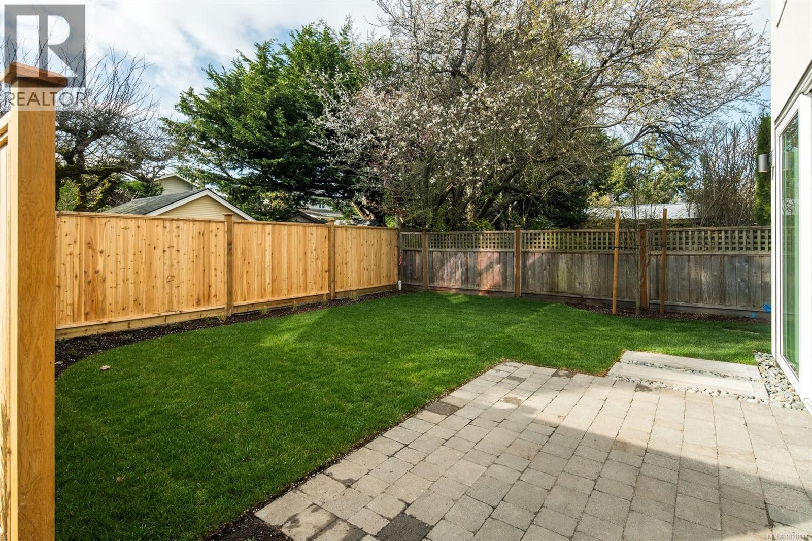 1 920 Island Road, Oak Bay